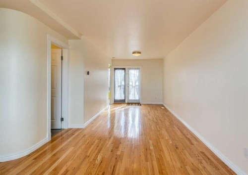 2514 16 Street Se, Calgary, AB - Indoor Photo Showing Other Room