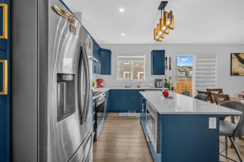 271 Carringham Road Nw, Calgary, AB - Indoor Photo Showing Kitchen With Upgraded Kitchen