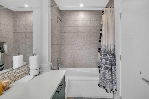 271 Carringham Road Nw, Calgary, AB - Indoor Photo Showing Bathroom