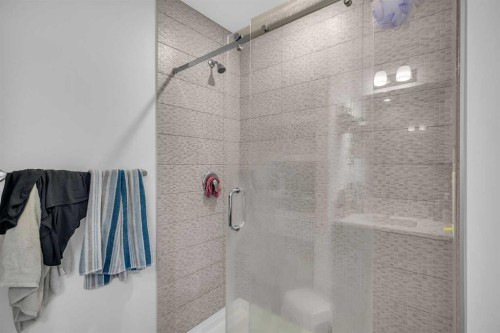 271 Carringham Road Nw, Calgary, AB - Indoor Photo Showing Bathroom