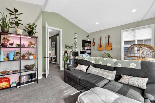 90 Cranbrook Hill Se, Calgary, AB - Indoor Photo Showing Living Room