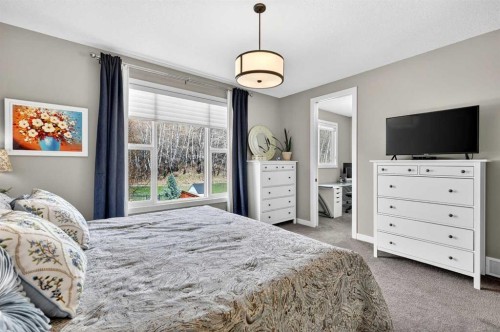 90 Cranbrook Hill Se, Calgary, AB - Indoor Photo Showing Bedroom