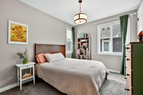 90 Cranbrook Hill Se, Calgary, AB - Indoor Photo Showing Bedroom