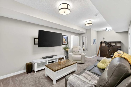 90 Cranbrook Hill Se, Calgary, AB - Indoor Photo Showing Living Room