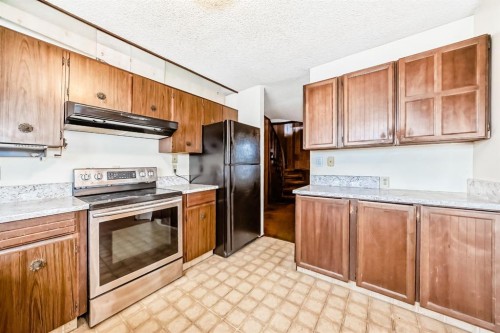619 Maryvale Way Ne, Calgary, AB - Indoor Photo Showing Kitchen