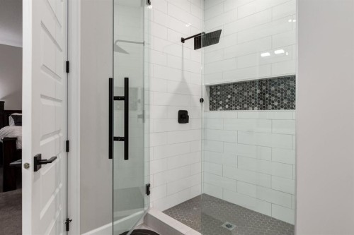 166 Osborne Common Sw, Airdrie, AB - Indoor Photo Showing Bathroom