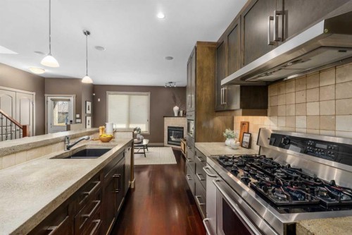 409 19 Avenue Ne, Calgary, AB - Indoor Photo Showing Kitchen With Stainless Steel Kitchen With Upgraded Kitchen