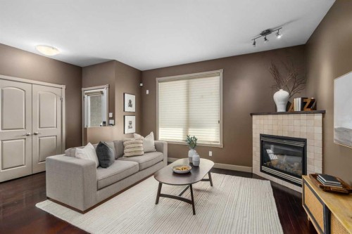 409 19 Avenue Ne, Calgary, AB - Indoor Photo Showing Living Room With Fireplace