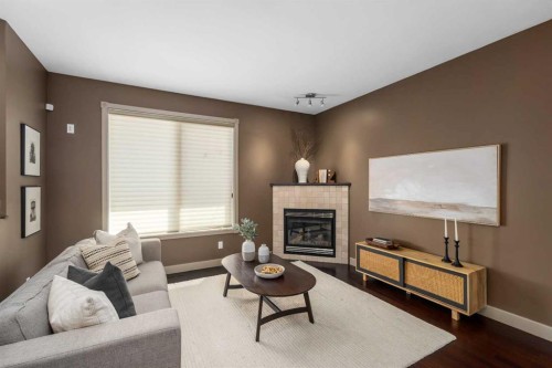 409 19 Avenue Ne, Calgary, AB - Indoor Photo Showing Living Room With Fireplace