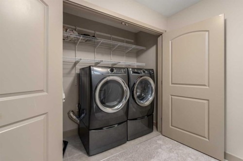409 19 Avenue Ne, Calgary, AB - Indoor Photo Showing Laundry Room