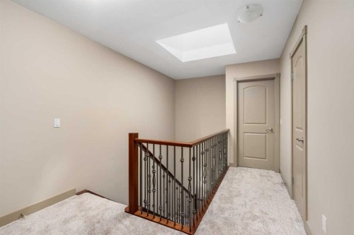 409 19 Avenue Ne, Calgary, AB - Indoor Photo Showing Other Room