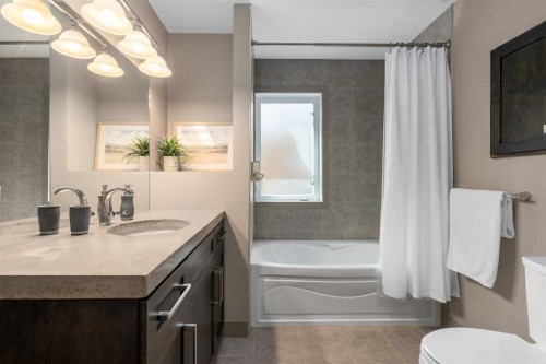 409 19 Avenue Ne, Calgary, AB - Indoor Photo Showing Bathroom