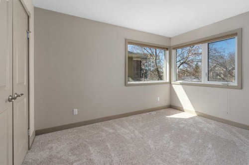 409 19 Avenue Ne, Calgary, AB - Indoor Photo Showing Other Room