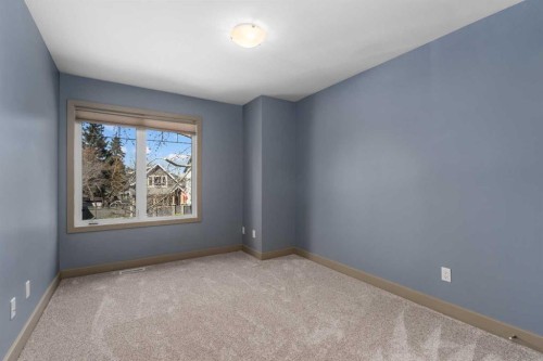 409 19 Avenue Ne, Calgary, AB - Indoor Photo Showing Other Room