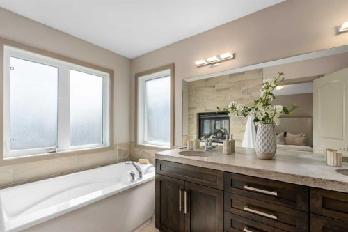 409 19 Avenue Ne, Calgary, AB - Indoor Photo Showing Bathroom