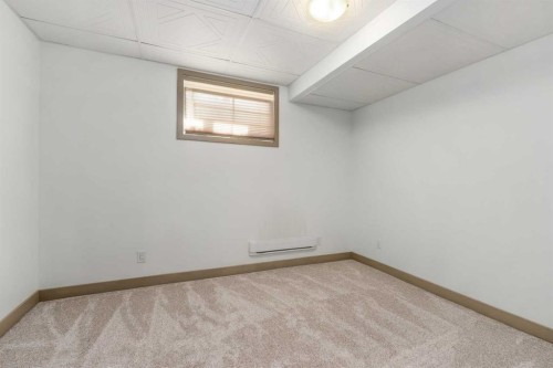 409 19 Avenue Ne, Calgary, AB - Indoor Photo Showing Other Room