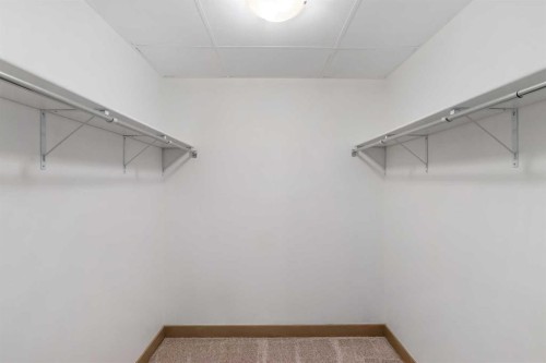 409 19 Avenue Ne, Calgary, AB - Indoor With Storage