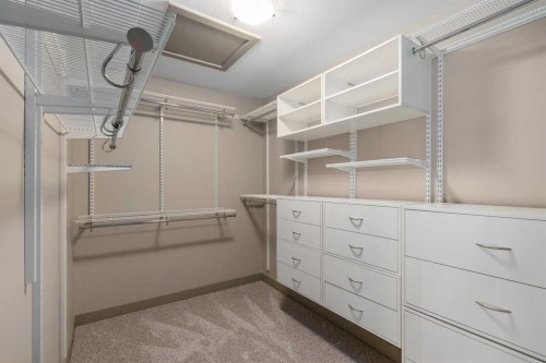 409 19 Avenue Ne, Calgary, AB - Indoor With Storage
