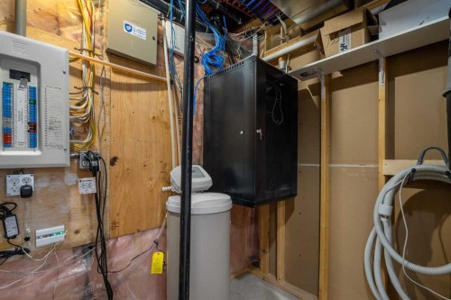 409 19 Avenue Ne, Calgary, AB - Indoor Photo Showing Basement