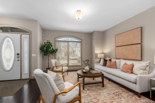 409 19 Avenue Ne, Calgary, AB - Indoor Photo Showing Living Room