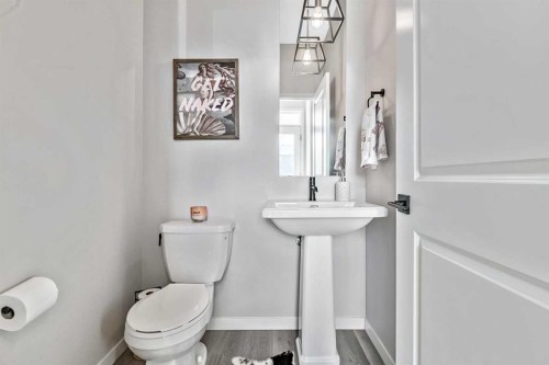 68 Wolf Gate, Okotoks, AB - Indoor Photo Showing Bathroom