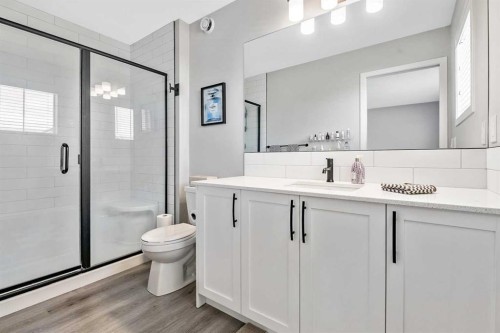 68 Wolf Gate, Okotoks, AB - Indoor Photo Showing Bathroom