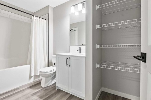 68 Wolf Gate, Okotoks, AB - Indoor Photo Showing Bathroom