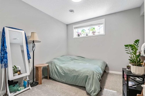 68 Wolf Gate, Okotoks, AB - Indoor Photo Showing Bedroom