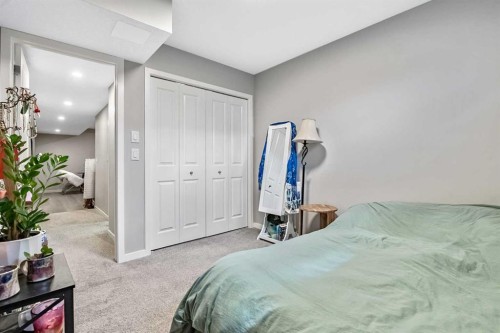 68 Wolf Gate, Okotoks, AB - Indoor Photo Showing Bedroom