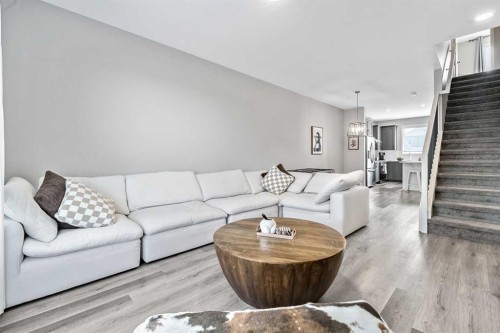 68 Wolf Gate, Okotoks, AB - Indoor Photo Showing Living Room