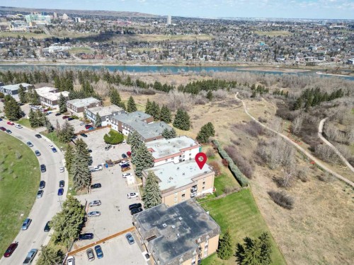 303-524 Cedar Crescent Sw, Calgary, AB - Outdoor With View