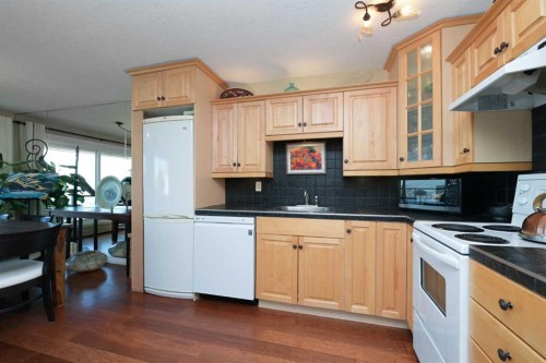 303-524 Cedar Crescent Sw, Calgary, AB - Indoor Photo Showing Kitchen