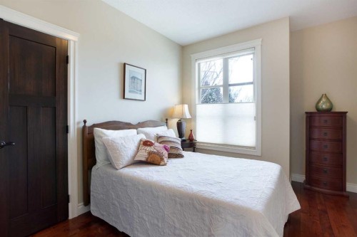 136 43 Avenue Nw, Calgary, AB - Indoor Photo Showing Bedroom