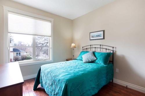 136 43 Avenue Nw, Calgary, AB - Indoor Photo Showing Bedroom