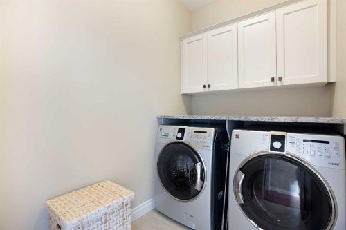 136 43 Avenue Nw, Calgary, AB - Indoor Photo Showing Laundry Room
