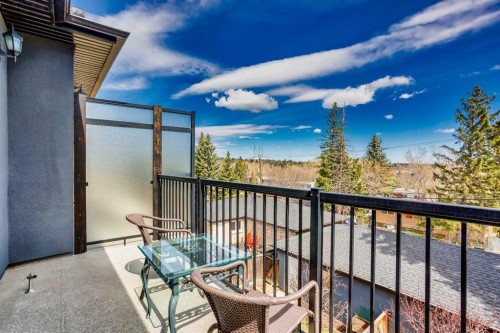 136 43 Avenue Nw, Calgary, AB - Outdoor With Balcony