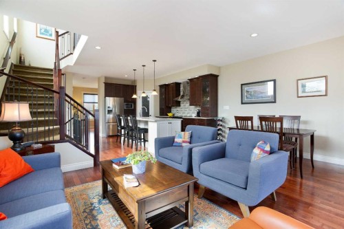 136 43 Avenue Nw, Calgary, AB - Indoor Photo Showing Living Room