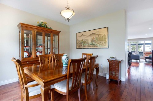 136 43 Avenue Nw, Calgary, AB - Indoor Photo Showing Dining Room