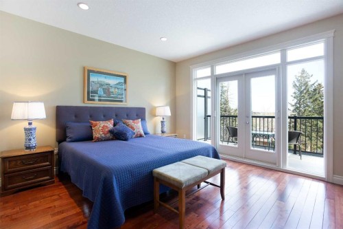 136 43 Avenue Nw, Calgary, AB - Indoor Photo Showing Bedroom