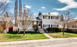 6612 Longmoor Way SW Calgary, AB T3E 5Z9