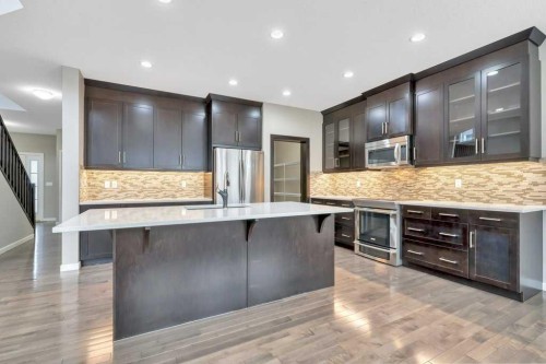 29 Aspen Summit Point Sw, Calgary, AB - Indoor Photo Showing Kitchen With Upgraded Kitchen