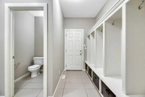 29 Aspen Summit Point Sw, Calgary, AB - Indoor Photo Showing Bathroom