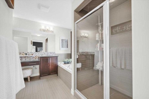 142 Fireside Bend, Cochrane, AB - Indoor Photo Showing Bathroom