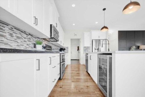 142 Fireside Bend, Cochrane, AB - Indoor Photo Showing Kitchen With Upgraded Kitchen