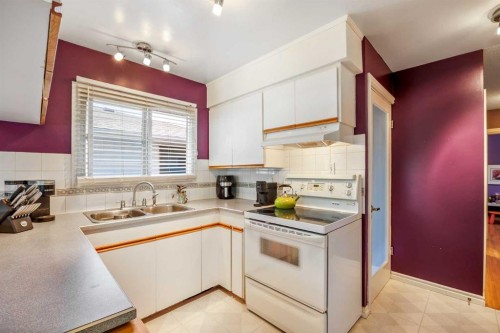 5 Fraser Road Se, Calgary, AB - Indoor Photo Showing Kitchen With Double Sink