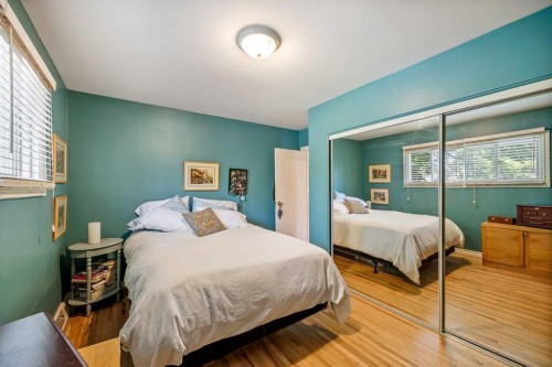 5 Fraser Road Se, Calgary, AB - Indoor Photo Showing Bedroom