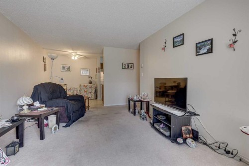103-41 Bennett Street, Red Deer, AB - Indoor Photo Showing Living Room