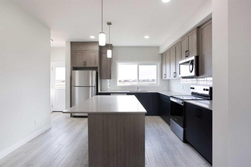 313 Cobblestone Gate Sw, Airdrie, AB - Indoor Photo Showing Kitchen With Stainless Steel Kitchen With Upgraded Kitchen