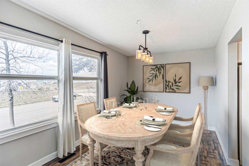 5636 37 Street Sw, Calgary, AB - Indoor Photo Showing Dining Room