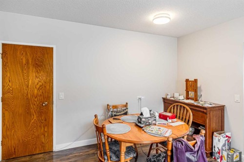 5636 37 Street Sw, Calgary, AB - Indoor